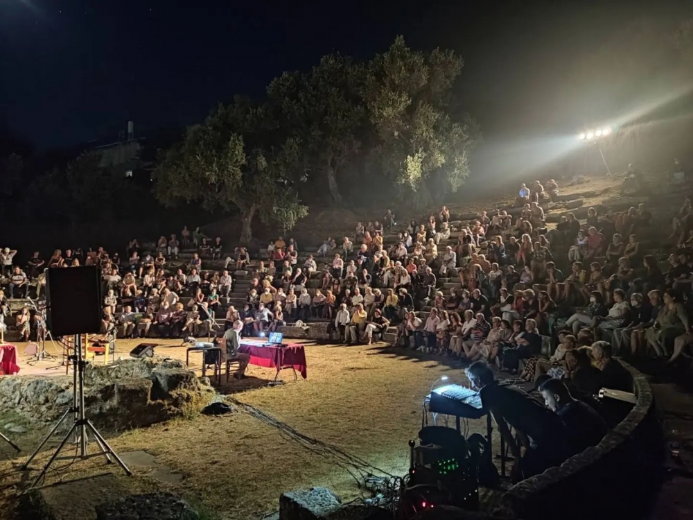 &Alpha;&lambda;&lambda;&omicron;ύ &laquo;&alpha;&nu;&theta;ό&sigmaf;&raquo; &kappa;&iota; &alpha;&lambda;&lambda;&omicron;ύ &laquo;&mu;&alpha;&rho;&alpha;&sigma;&mu;ό&sigmaf;&raquo;