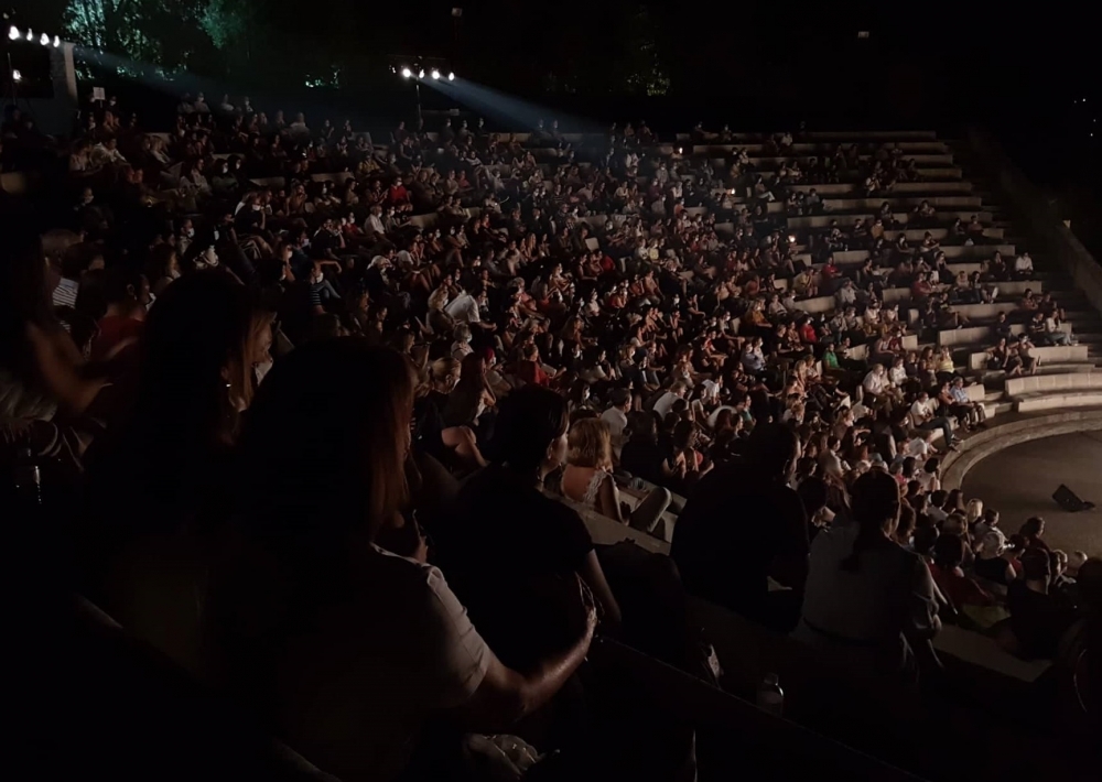 &laquo;&Epsilon;ί&nu;&alpha;&iota; &beta;&iota;&alpha;&sigma;&tau;ή&sigmaf;&hellip;&raquo;