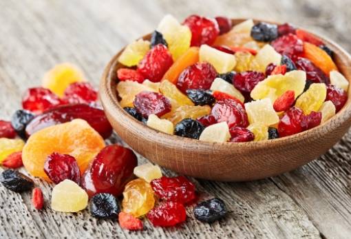 Φρέσκα και αποξηραμένα φρούτα: Ποια είναι πιο υγιεινά και τι να επιλέξεις