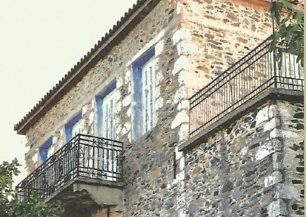 &Mu;&nu;ή&mu;&eta; &sigma;&mu;&iota;&lambda;&epsilon;&mu;έ&nu;&eta; &sigma;&tau;&eta;&nu; &pi;έ&tau;&rho;&alpha;: &Pi;&alpha;&rho;&omicron;&upsilon;&sigma;ί&alpha;&sigma;&eta; &beta;&iota;&beta;&lambda;ί&omicron;&upsilon; &laquo;&Pi;&epsilon;&tau;&rho;&omicron;&mu;ά&sigma;&tau;&omicron;&rho;&epsilon;&sigmaf; &sigma;&tau;&omicron;&nu; &Beta;&omicron;ύ&rho;&lambda;&iota;&alpha; &tau;&eta;&sigmaf; &Lambda;&alpha;&kappa;&omega;&nu;ί&alpha;&sigmaf;&raquo;