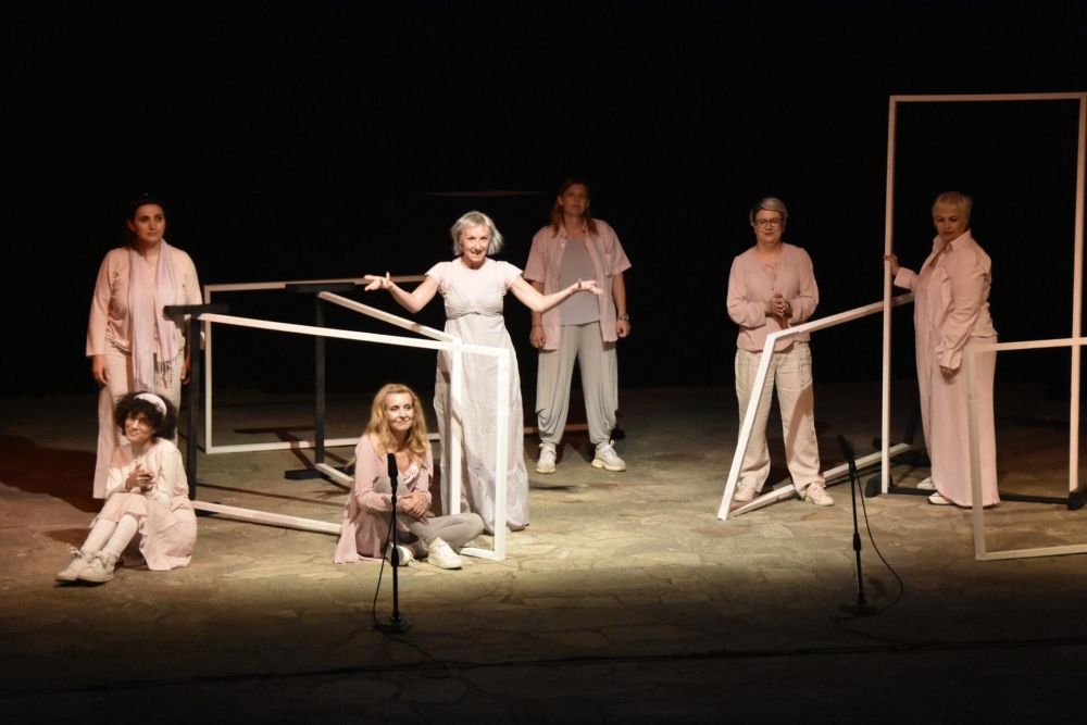 &Pi;&alpha;&nu;&epsilon;&lambda;&lambda;ή&nu;&iota;&omicron; &Phi;&epsilon;&sigma;&tau;&iota;&beta;ά&lambda; &Epsilon;&rho;&alpha;&sigma;&iota;&tau;&epsilon;&chi;&nu;&iota;&kappa;&omicron;ύ &Theta;&epsilon;ά&tau;&rho;&omicron;&upsilon; &Delta;. &Mu;&omicron;&nu;&epsilon;&mu;&beta;&alpha;&sigma;ί&alpha;&sigmaf;: &Sigma;&epsilon;&mu;&iota;&nu;ά&rho;&iota;&omicron; &theta;&epsilon;&alpha;&tau;&rho;&iota;&kappa;ή&sigmaf; &epsilon;&kappa;&pi;&alpha;ί&delta;&epsilon;&upsilon;&sigma;&eta;&sigmaf;  &sigma;&tau;&omicron;&upsilon;&sigmaf; &Mu;&omicron;&lambda;ά&omicron;&upsilon;&sigmaf;