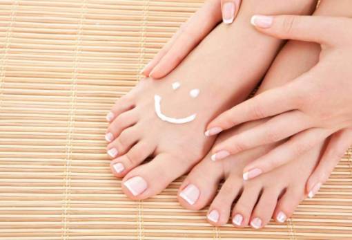 Περιποίηση ποδιών: Κάνε μόνη σου μία ενυδατική μάσκα για την ξηρή επιδερμίδα