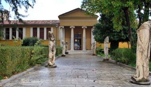 &Mu;&iota;&alpha; &mu;έ&rho;&alpha; &alpha;&phi;&iota;&epsilon;&rho;&omega;&mu;έ&nu;&eta; &sigma;&tau;&eta;&nu; &Iota;&sigma;&tau;&omicron;&rho;ί&alpha;: &Epsilon;&lambda;&epsilon;ύ&theta;&epsilon;&rho;&eta; &epsilon;ί&sigma;&omicron;&delta;&omicron;&sigmaf; &alpha;ύ&rho;&iota;&omicron; &sigma;&epsilon; &mu;&nu;&eta;&mu;&epsilon;ί&alpha; &kappa;&alpha;&iota; &mu;&omicron;&upsilon;&sigma;&epsilon;ί&alpha;