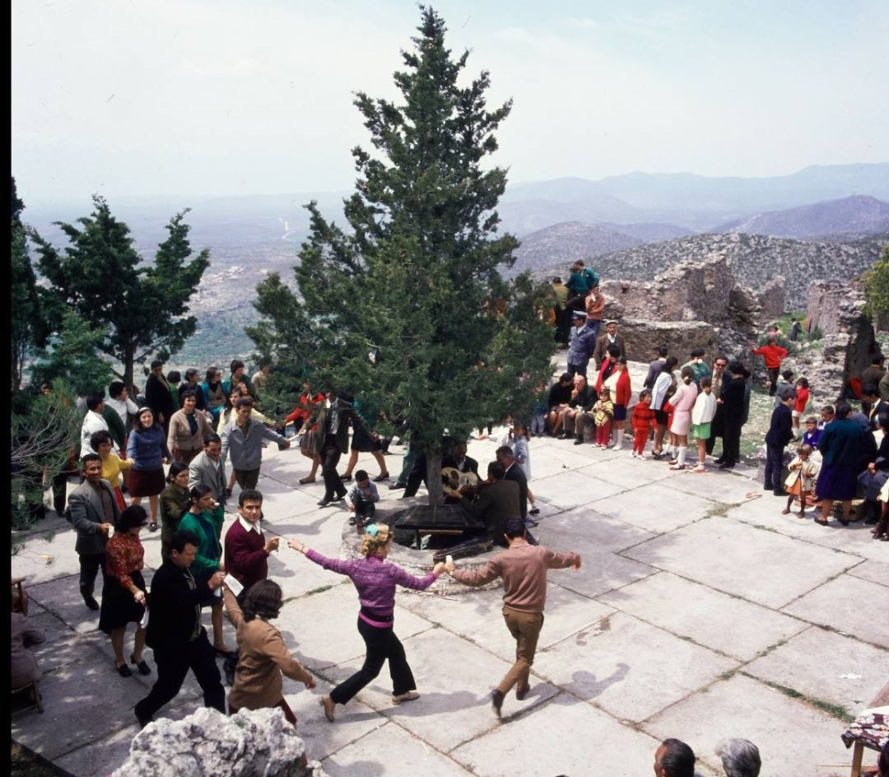 &Pi;&alpha;&rho;&alpha;&delta;&omicron;&sigma;&iota;&alpha;&kappa;ό &gamma;&lambda;έ&nu;&tau;&iota; &sigma;&tau;&omicron; &Kappa;ά&sigma;&tau;&rho;&omicron; &Gamma;&epsilon;&rho;&alpha;&kappa;ί&omicron;&upsilon;