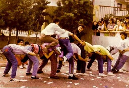 Η μακριά γαϊδούρα...