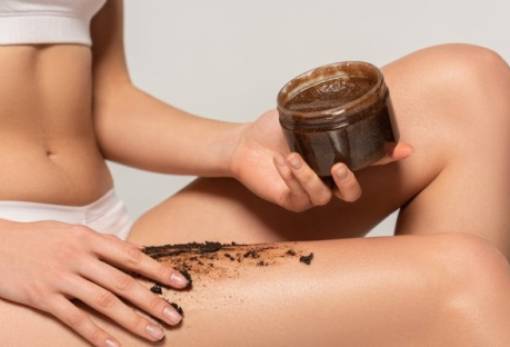 Εύκολα scrubs με καφέ κατά της κυτταρίτιδας που μπορείς να φτιάξεις μόνη σου