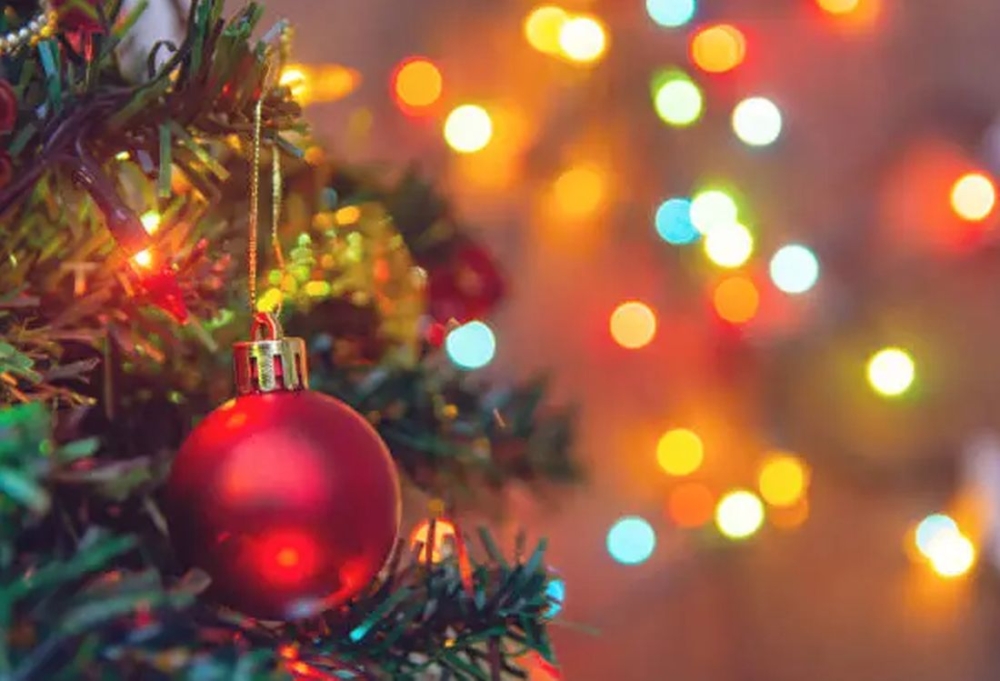 &Chi;&rho;&iota;&sigma;&tau;&omicron;ύ&gamma;&epsilon;&nu;&nu;&alpha; 2024: &Pi;&omicron;&iota;&epsilon;&sigmaf; &mu;έ&rho;&epsilon;&sigmaf; &epsilon;ί&nu;&alpha;&iota; &alpha;&rho;&gamma;ί&epsilon;&sigmaf;