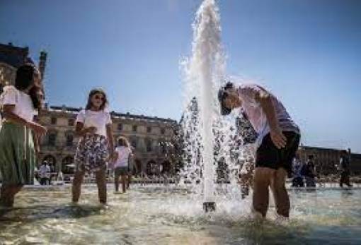 «Δολοφονικοί καύσωνες» στην Ευρώπη