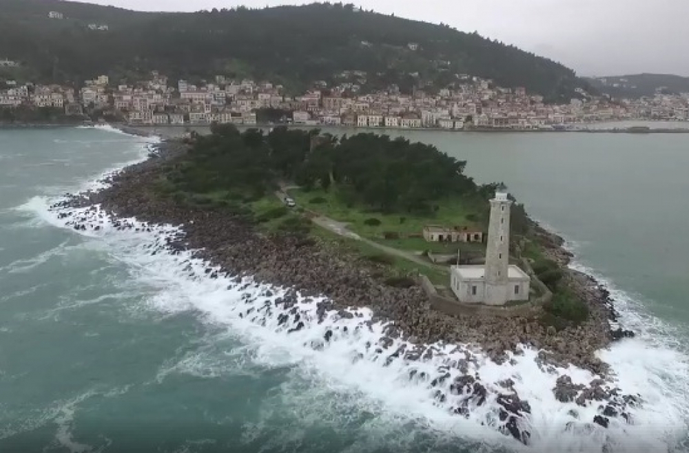 &Eta; &epsilon;&pi;&iota;&beta;&lambda;&eta;&tau;&iota;&kappa;ή &Kappa;&rho;&alpha;&nu;ά&eta; &alpha;&pi;ό &psi;&eta;&lambda;ά! (VIDEO)