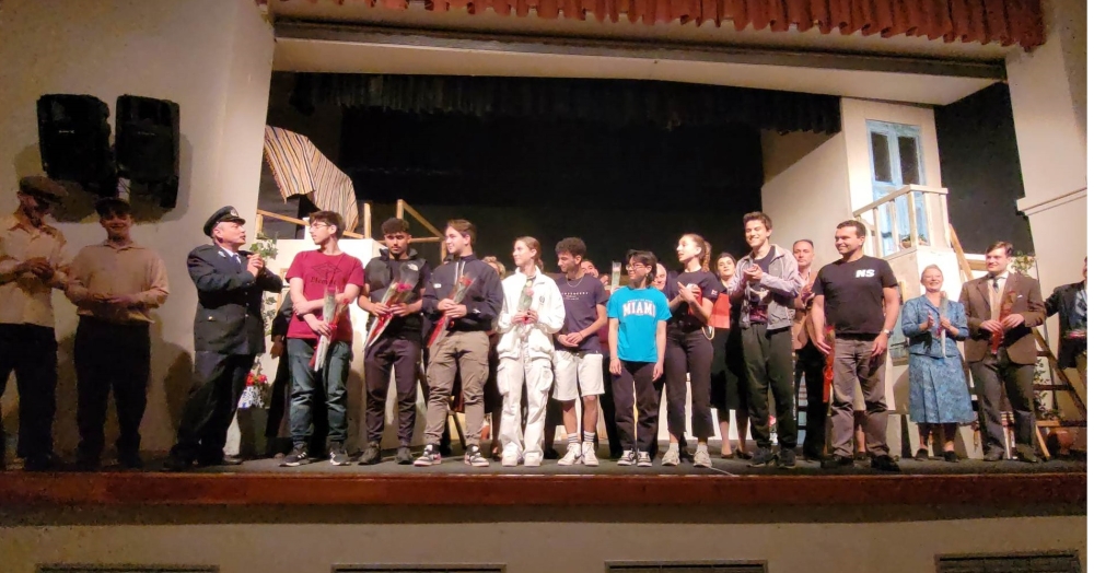 &Mu;&epsilon; &beta;ά&rho;&kappa;&alpha; (&kappa;&alpha;&iota;) &tau;&eta;&nu; &epsilon;&lambda;&pi;ί&delta;&alpha; &tau;&eta;&sigmaf; &Epsilon;&Theta;&Omicron;&Lambda;&hellip;