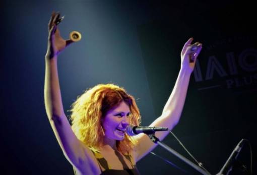 Την Παρασκευή 16/3 η Λαμπρινή Καρακώστα live στο Billy’s Cafe!