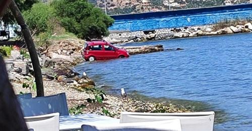 Έ&pi;&epsilon;&sigma;&epsilon; &sigma;&tau;&eta; &theta;ά&lambda;&alpha;&sigma;&sigma;&alpha; &alpha;&upsilon;&tau;&omicron;&kappa;ί&nu;&eta;&tau;&omicron; &sigma;&tau;&omicron; &Gamma;ύ&theta;&epsilon;&iota;&omicron;