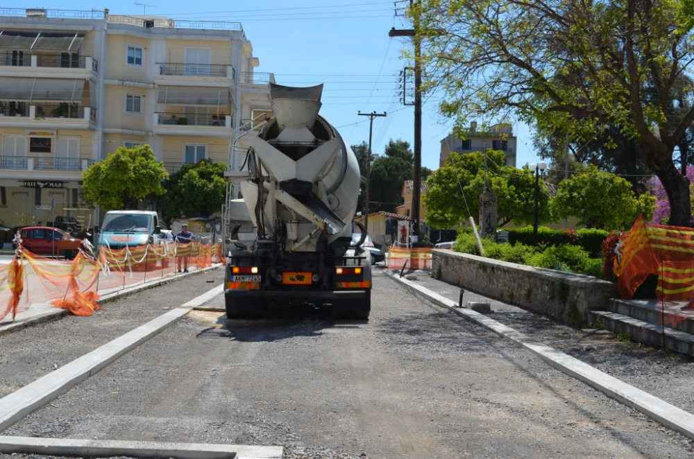 &Alpha;&nu;&alpha;&pi;&tau;&upsilon;&xi;&iota;&alpha;&kappa;ή &Pi;ά&rho;&nu;&omega;&nu;&alpha;: &laquo;&Lambda;&epsilon;&iota;&tau;&omicron;&upsilon;&rho;&gamma;&omicron;ύ&mu;&epsilon; &mu;&epsilon; &gamma;&nu;ώ&mu;&omicron;&nu;&alpha; &tau;&omicron; &delta;&eta;&mu;ό&sigma;&iota;&omicron; &sigma;&upsilon;&mu;&phi;έ&rho;&omicron;&nu;&raquo;