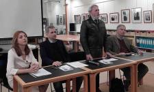 &Eta; &Epsilon;&Pi;&Delta; &Lambda;&alpha;&kappa;&omega;&nu;ί&alpha;&sigmaf; &chi;&alpha;&iota;&rho;&epsilon;&tau;ί&zeta;&epsilon;&iota; &tau;&omicron; ά&nu;&omicron;&iota;&gamma;&mu;&alpha; &tau;&omicron;&upsilon; &Pi;&alpha;&lambda;&alpha;&tau;&iota;&omicron;ύ &sigma;&tau;&omicron;&nu; &Mu;&upsilon;&sigma;&tau;&rho;ά
