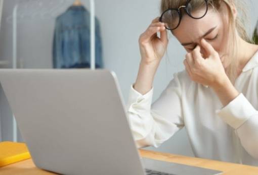 Πόσο χρόνο περνάμε μπροστά στις οθόνες;