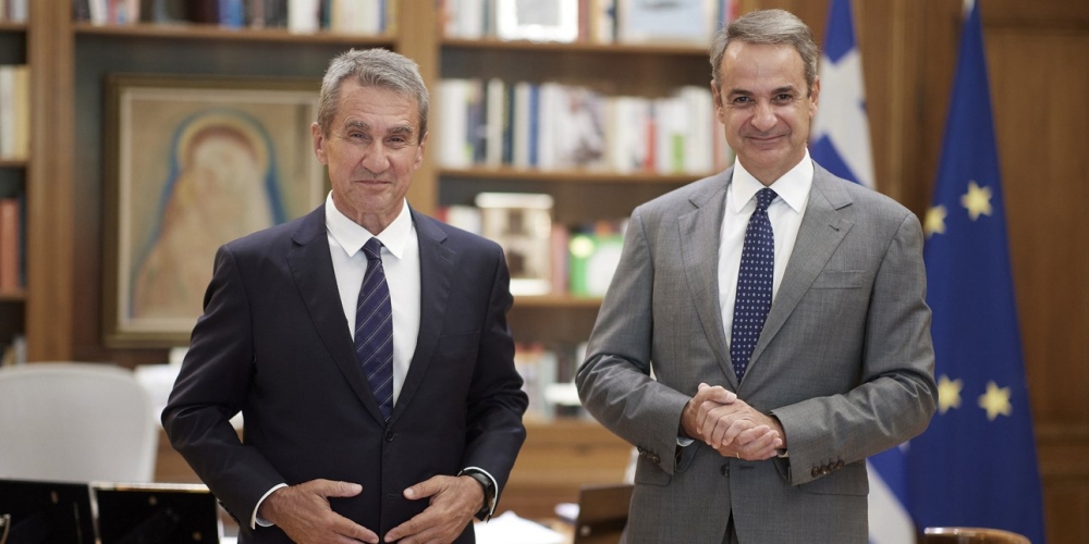 &Sigma;&tau;&eta; &Nu;έ&alpha; &Delta;&eta;&mu;&omicron;&kappa;&rho;&alpha;&tau;ί&alpha; &omicron; &Alpha;&nu;&delta;&rho;έ&alpha;&sigmaf; &Lambda;&omicron;&beta;έ&rho;&delta;&omicron;&sigmaf;