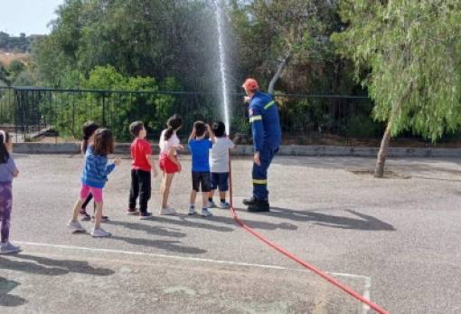 Πυροσβεστική παιδεία έλαβαν οι μαθητές του Δημοτικού Σχολείου Βλαχιώτη