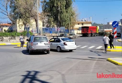 Τρακάρισμα στον κόμβο της Σπάρτης (ΦΩΤΟ)