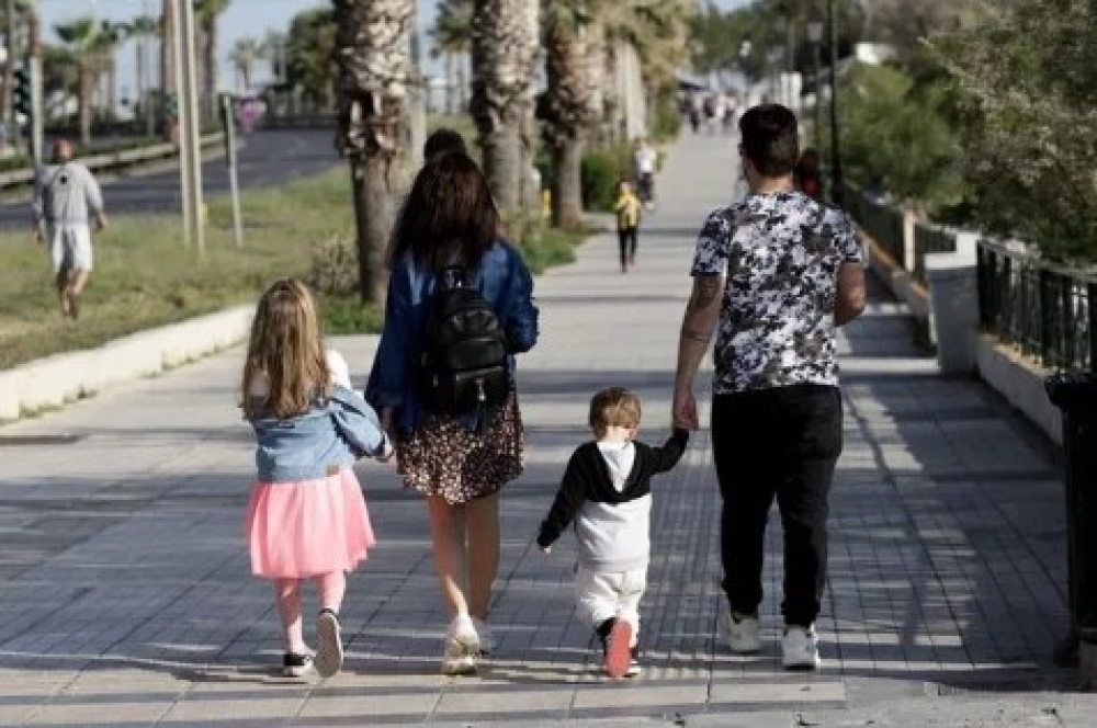 &Mu;&eta;&tau;&sigma;&omicron;&tau;ά&kappa;&eta;&sigmaf;:  &Tau;&omicron;&nu; &Iota;&omicron;ύ&nu;&iota;&omicron; &theta;&alpha; &delta;&omicron;&theta;&omicron;ύ&nu; &tau;&alpha; 150 &epsilon;&upsilon;&rho;ώ &alpha;&nu;ά &tau;έ&kappa;&nu;&omicron; &sigma;&tau;&iota;&sigmaf; &omicron;&iota;&kappa;&omicron;&gamma;έ&nu;&epsilon;&iota;&epsilon;&sigmaf;