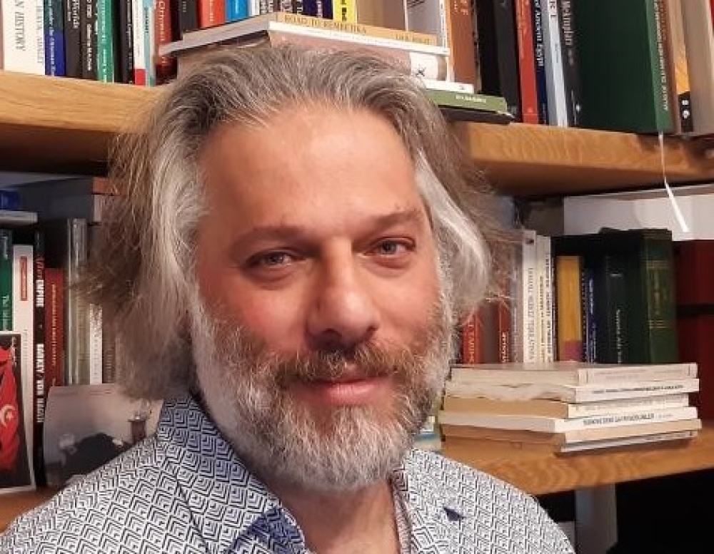 &Omicron; &Tau;&omicron;ύ&rho;&kappa;&omicron;&sigmaf; &iota;&sigma;&tau;&omicron;&rho;&iota;&kappa;ό&sigmaf; &Sigma;. &Iota;&lambda;&iota;&tau;&zeta;ά&kappa; &sigma;&tau;&eta; &Sigma;&pi;ά&rho;&tau;&eta; &gamma;&iota;&alpha; &tau;&omicron; '21 &upsilon;&pi;ό &tau;&omicron; &Omicron;&theta;&omega;&mu;&alpha;&nu;&iota;&kappa;ό &pi;&lambda;&alpha;ί&sigma;&iota;&omicron;