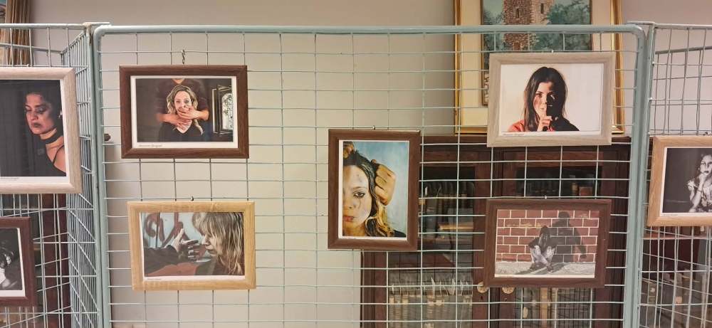 &Eta; &Sigma;&pi;ά&rho;&tau;&eta; ύ&psi;&omega;&sigma;&epsilon; &phi;&omega;&nu;ή &alpha;&pi;έ&nu;&alpha;&nu;&tau;&iota; &sigma;&tau;&eta;&nu; έ&mu;&phi;&upsilon;&lambda;&eta; &beta;ί&alpha;