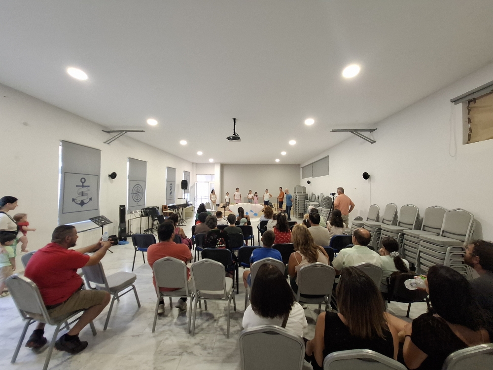 &Eta; &nu;έ&alpha; &gamma;&epsilon;&nu;&iota;ά &laquo;&sigma;&upsilon;&nu;&omicron;&mu;ί&lambda;&eta;&sigma;&epsilon;&raquo; &mu;&epsilon; &tau;&omicron;&upsilon;&sigmaf; &mu;ύ&theta;&omicron;&upsilon;&sigmaf; &tau;&eta;&sigmaf; &Lambda;&alpha;&kappa;&omega;&nu;ί&alpha;&sigmaf; &sigma;&tau;&eta; &Nu;&epsilon;ά&pi;&omicron;&lambda;&eta;