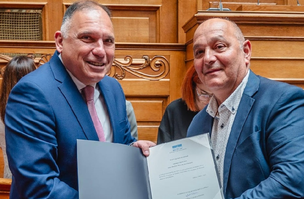 &Sigma;&tau;&eta; &beta;&rho;ά&beta;&epsilon;&upsilon;&sigma;&eta; &epsilon;&theta;&epsilon;&lambda;&omicron;&nu;&tau;ώ&nu; &alpha;&iota;&mu;&omicron;&delta;&omicron;&tau;ώ&nu; &alpha;&pi;ό &tau;&eta; &Beta;&omicron;&upsilon;&lambda;ή &omicron; &Nu;. &Kappa;&rho;&eta;&tau;&iota;&kappa;ό&sigmaf;