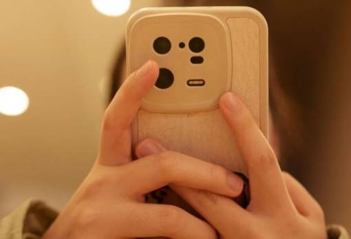 Αναβάλλεται η συνέντευξη τύπου για social media ανηλίκων