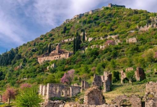 ΥΠΠΟ για τα αιολικά στη Μάνη που «αγγίζουν» Μυστρά: «Πρόσθετα στοιχεία και αυτοψία πριν τη γνωμοδότηση»