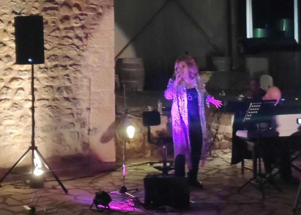 &Eta; &Lambda;έ&nu;&alpha; &Alpha;&lambda;&kappa;&alpha;ί&omicron;&upsilon; &kappa;&alpha;&theta;ή&lambda;&omega;&sigma;&epsilon; &tau;&omicron; &kappa;&omicron;&iota;&nu;ό &sigma;&tau;&omicron; &Kappa;&tau;ή&mu;&alpha; &Theta;&epsilon;&omicron;&delta;&omega;&rho;&alpha;&kappa;ά&kappa;&omicron;&upsilon; (&Phi;&Omega;&Tau;&Omicron;)