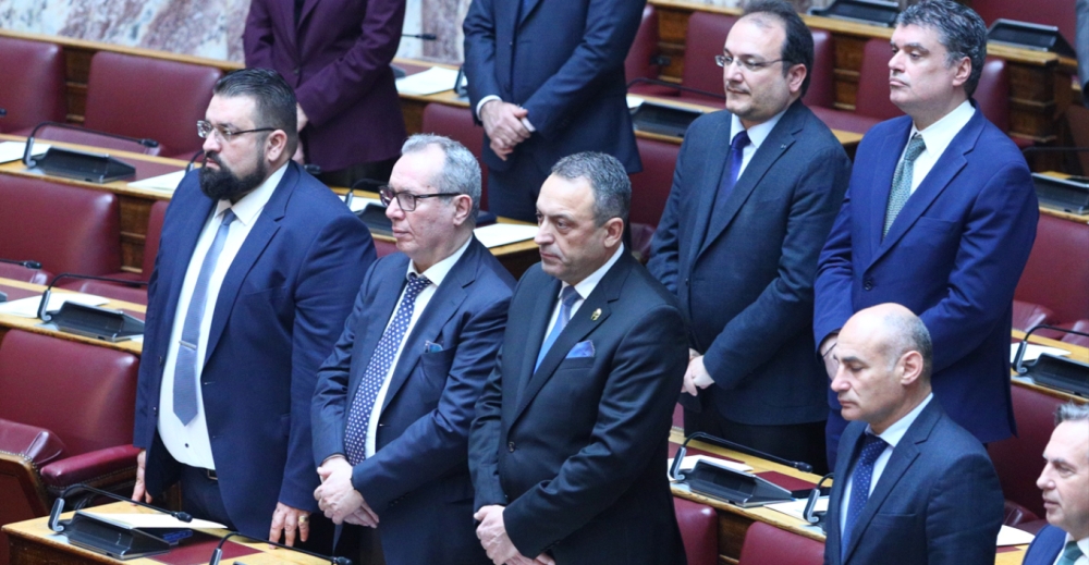 &Tau;&rho;&epsilon;&iota;&sigmaf; &laquo;&Sigma;&pi;&alpha;&rho;&tau;&iota;ά&tau;&epsilon;&sigmaf;&raquo; &chi;ά&nu;&omicron;&upsilon;&nu; &tau;&iota;&sigmaf; έ&delta;&rho;&epsilon;&sigmaf; &tau;&omicron;&upsilon;&sigmaf;: &Gamma;&iota;&alpha; &pi;&rho;ώ&tau;&eta; &phi;&omicron;&rho;ά &sigma;&tau;&alpha; &chi;&rho;&omicron;&nu;&iota;&kappa;ά &eta; &Beta;&omicron;&upsilon;&lambda;ή &mu;&epsilon; 297 &beta;&omicron;&upsilon;&lambda;&epsilon;&upsilon;&tau;έ&sigmaf;