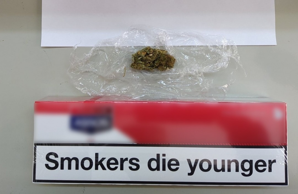 &Tau;&omicron;&nu; &tau;&sigma;ά&kappa;&omega;&sigma;&alpha;&nu; &mu;&epsilon; &kappa;ά&nu;&nu;&alpha;&beta;&eta; &kappa;&alpha;&iota; &lambda;&alpha;&theta;&rho;&alpha;ί&alpha; &tau;&sigma;&iota;&gamma;ά&rho;&alpha;