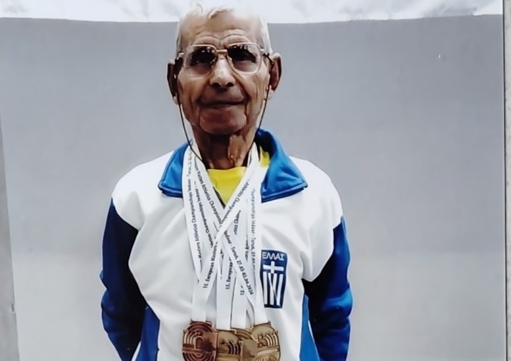 &Tau;&omicron; ά&sigma;&tau;&rho;&omicron; &tau;&omicron;&upsilon; 93&chi;&rho;&omicron;&nu;&omicron;&upsilon; &Pi;. &Delta;&omicron;ύ&sigma;&eta; έ&lambda;&alpha;&mu;&psi;&epsilon; &xi;&alpha;&nu;ά &sigma;&tau;&eta;&nu; &Epsilon;&upsilon;&rho;ώ&pi;&eta;