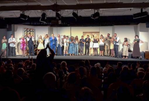 «Γαμπροί… απ’ το παράθυρο»: Η ευρηματική παράσταση της ΕΘΟΑΜ