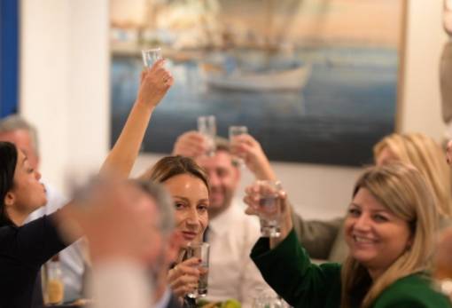 Μετά τον προϋπολογισμό το «‘ριξαν έξω» με ψαράκι και κουβέντα στο ΠΑΣΟΚ