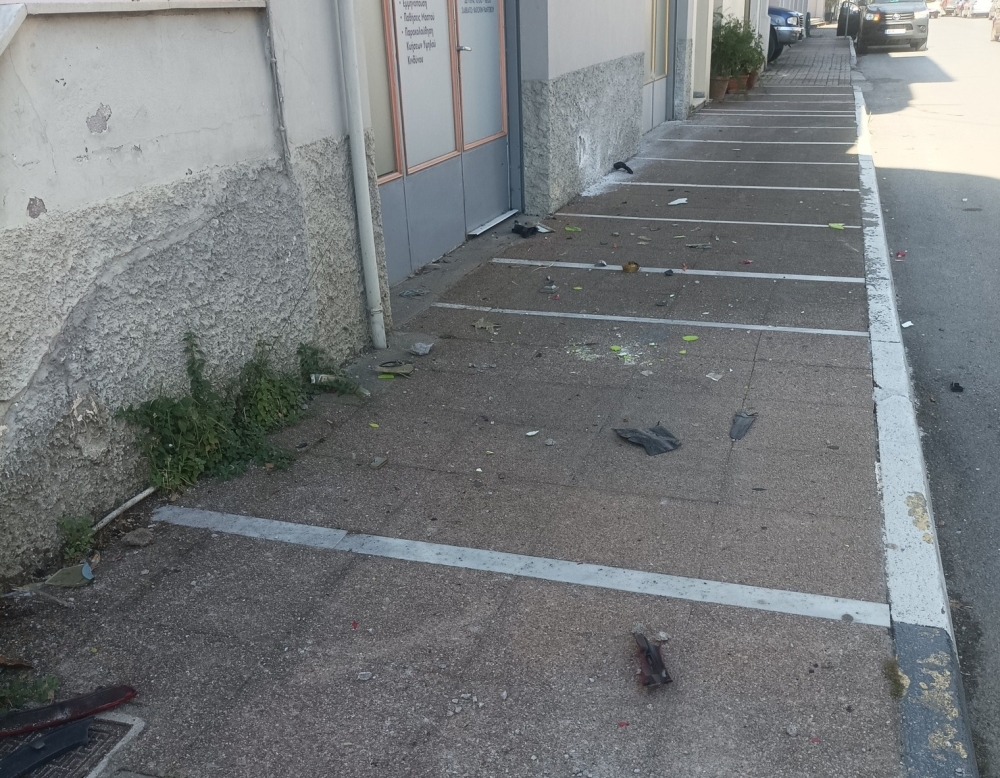 &Tau;&rho;&alpha;&gamma;&omega;&delta;ί&alpha; &sigma;&tau;&eta; &Sigma;&kappa;ά&lambda;&alpha;: &Nu;&epsilon;&kappa;&rho;ή &pi;&epsilon;&zeta;ή &gamma;&upsilon;&nu;&alpha;ί&kappa;&alpha; &pi;&omicron;&upsilon; &pi;&alpha;&rho;&alpha;&sigma;ύ&rho;&theta;&eta;&kappa;&epsilon; &alpha;&pi;ό &Iota;&Chi;