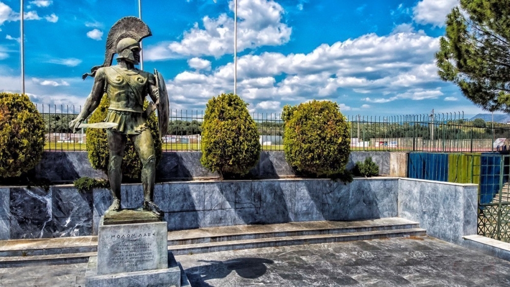 &Tau;&omicron; &delta;&iota;&kappa;ό &sigma;&alpha;&sigmaf; &sigma;&chi;ό&lambda;&iota;&omicron;: &Tau;&omicron; ά&gamma;&alpha;&lambda;&mu;&alpha; &tau;&omicron;&upsilon; &Lambda;&epsilon;&omega;&nu;ί&delta;&alpha;