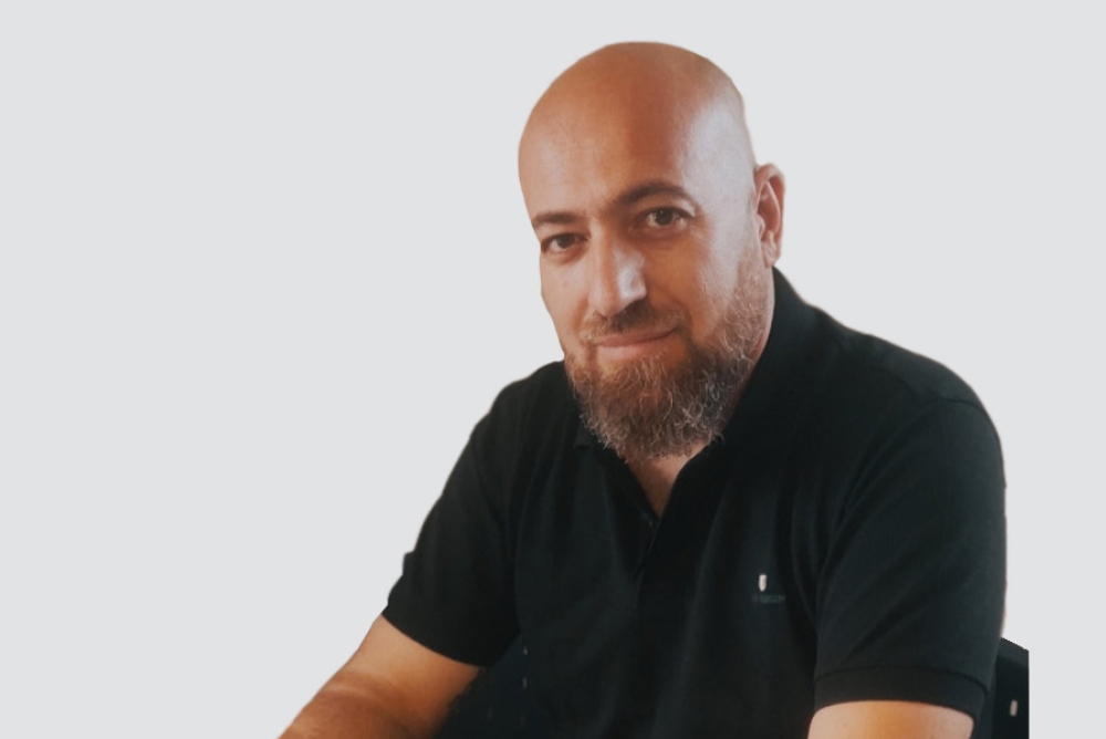 &Phi;&epsilon;ύ&gamma;&epsilon;&iota;, &mu;έ&nu;&omicron;&nu;&tau;&alpha;&sigmaf;, &omicron; &Pi;&alpha;&nu;&alpha;&gamma;&iota;ώ&tau;&eta;&sigmaf; &Theta;&epsilon;&omicron;&delta;&omega;&rho;&alpha;&kappa;ά&kappa;&omicron;&sigmaf;