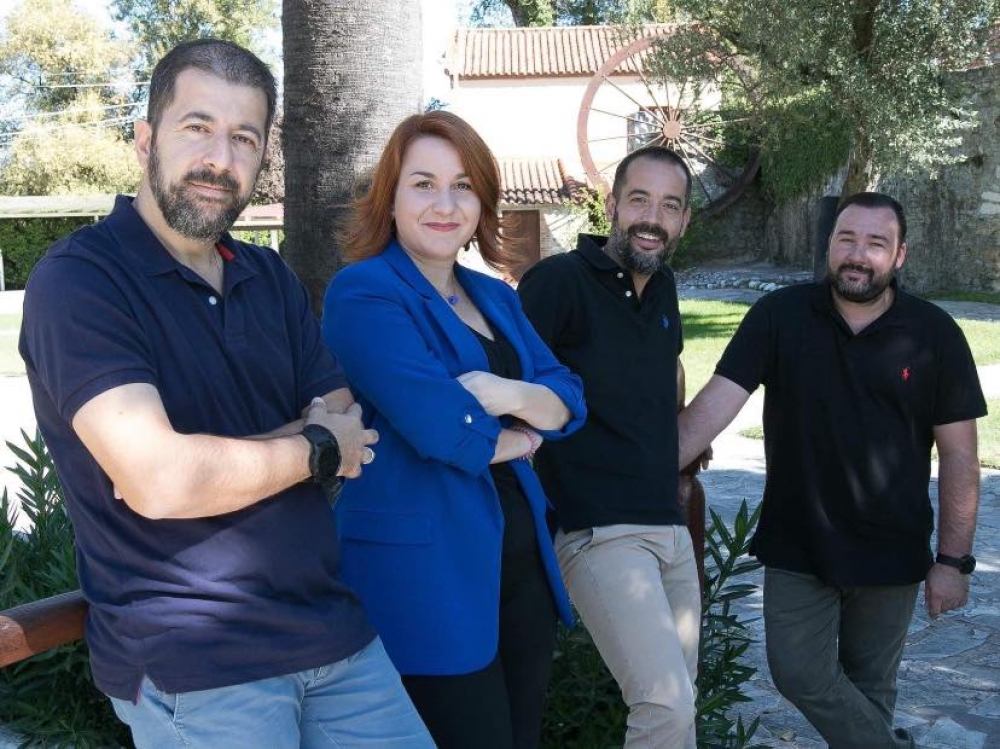 &Lambda;&alpha;ϊ&kappa;ή &beta;&rho;&alpha;&delta;&iota;ά &sigma;&tau;&omicron; &Mu;&upsilon;&sigma;&tau;&rho;ά &mu;&epsilon; &tau;&iota;&sigmaf; &laquo;&Gamma;&rho;&alpha;&mu;&mu;έ&sigmaf;&raquo;