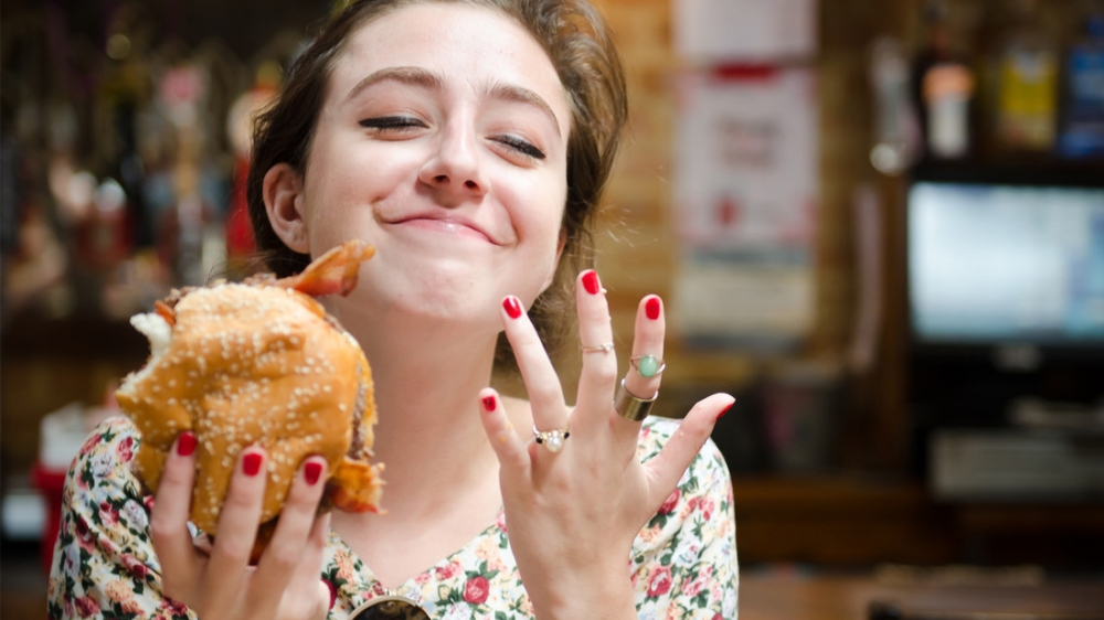 &Gamma;ί&nu;&epsilon;&sigma;&alpha;&iota; &mu;&iota;&alpha; ά&lambda;&lambda;&eta; ό&tau;&alpha;&nu; &pi;&epsilon;&iota;&nu;ά&sigmaf;;