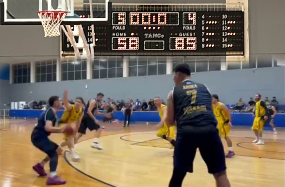 &Alpha;1&rsquo; &Epsilon;&Kappa;&Alpha;&Sigma;&Kappa;&Epsilon;&Nu;&Omicron;&Pi;: &laquo;&Tau;&alpha;&chi;&epsilon;ί&alpha;&raquo; &Alpha;&Pi;&Omicron;&Epsilon;&Lambda; &sigma;&tau;&eta;&nu; &kappa;&omicron;&rho;&upsilon;&phi;ή, &alpha;&nu;&epsilon;&beta;ά&zeta;&omicron;&upsilon;&nu; &sigma;&tau;&rho;&omicron;&phi;έ&sigmaf; &Sigma;&pi;&alpha;&rho;&tau;&iota;&alpha;&tau;&iota;&kappa;ό&sigmaf; &kappa;&alpha;&iota; &Sigma;&Kappa; &Sigma;&pi;ά&rho;&tau;&eta;