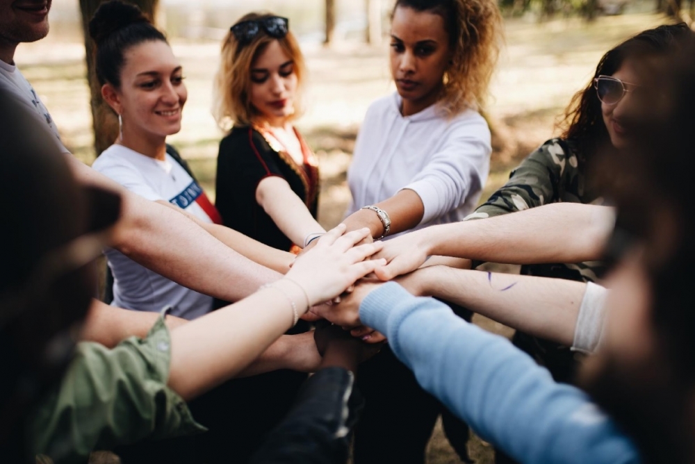 &Sigma;&epsilon; &pi;&rho;ό&gamma;&rho;&alpha;&mu;&mu;&alpha; &kappa;&alpha;&tau;ά &tau;&omega;&nu; &delta;&iota;&alpha;&kappa;&rho;ί&sigma;&epsilon;&omega;&nu; &eta; &Epsilon;&tau;&alpha;&iota;&rho;&epsilon;ί&alpha; &Sigma;&pi;&alpha;&rho;&tau;&iota;&alpha;&tau;&iota;&kappa;ώ&nu; &Sigma;&pi;&omicron;&upsilon;&delta;ώ&nu;