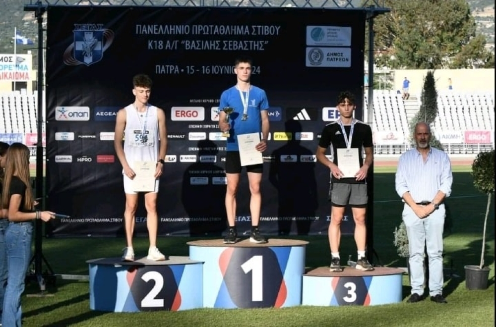 &Delta;&iota;&alpha;&kappa;&rho;ί&nu;&epsilon;&tau;&alpha;&iota; &pi;&alpha;&nu;&epsilon;&lambda;&lambda;&alpha;&delta;&iota;&kappa;ά &kappa;&alpha;&iota; &laquo;&beta;&lambda;έ&pi;&epsilon;&iota;&raquo; &psi;&eta;&lambda;ό&tau;&epsilon;&rho;&alpha; &omicron; &Sigma;&tau;ί&beta;&omicron;&sigmaf; &tau;&omicron;&upsilon; &Sigma;&pi;&alpha;&rho;&tau;&iota;&alpha;&tau;&iota;&kappa;&omicron;ύ