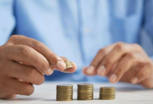 Προϋπολογισμός: Ανάπτυξη 2,3% και πλεόνασμα 2,5% του ΑΕΠ το 2025