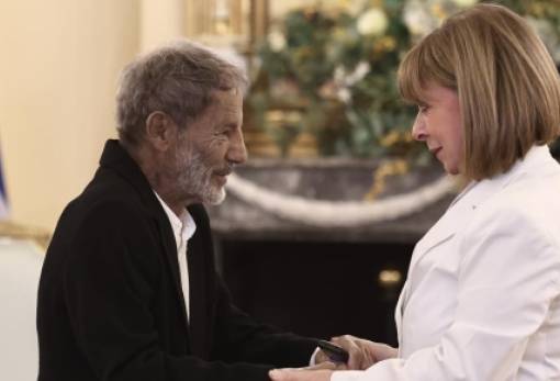 Παρασημοφόρηση του Μανιάτη Σταύρου Ξαρχάκου από την Πρόεδρο της Δημοκρατίας (ΦΩΤΟ)