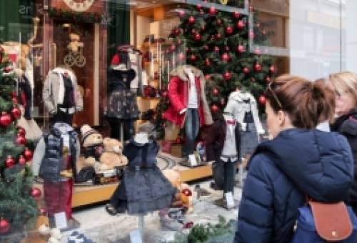 Χλιαρή η γιορτινή κίνηση στην αγορά της Σπάρτης