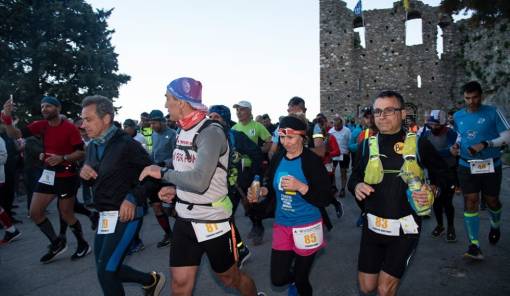 &Alpha;&pi;ό &tau;&omicron;&nu; &Mu;&upsilon;&sigma;&tau;&rho;ά &sigma;&tau;&omicron; &Gamma;&epsilon;&rho;ά&kappa;&iota; &beta;&alpha;&delta;ί&zeta;&omicron;&nu;&tau;&alpha;&sigmaf; &sigma;&tau;&alpha; &chi;&nu;ά&rho;&iota;&alpha; &tau;&omicron;&upsilon; &Beta;&upsilon;&zeta;&alpha;&nu;&tau;ί&omicron;&upsilon;