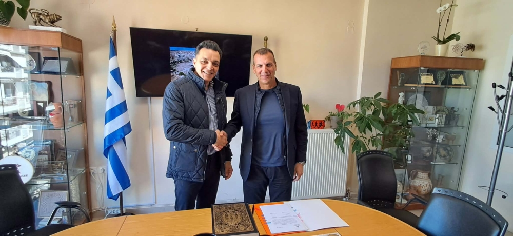 &Alpha;&nu;&alpha;&delta;&iota;ά&tau;&alpha;&xi;&eta;&sigmaf; &sigma;&upsilon;&nu;έ&chi;&epsilon;&iota;&alpha; &sigma;&tau;&omicron; &delta;&eta;&mu;&alpha;&rho;&chi;&iota;&alpha;&kappa;ό &sigma;&chi;ή&mu;&alpha; &Sigma;&pi;ά&rho;&tau;&eta;&sigmaf;: &Sigma;&kappa;&iota;&alpha;&delta;ά&sigmaf; &sigma;&tau;&eta; &theta;έ&sigma;&eta; &tau;&omicron;&upsilon; &pi;&alpha;&rho;&alpha;&iota;&tau;&eta;&theta;έ&nu;&tau;&omicron;&sigmaf; &Mu;&pi;&epsilon;&mu;&pi;έ&tau;&sigma;&omicron;&upsilon;