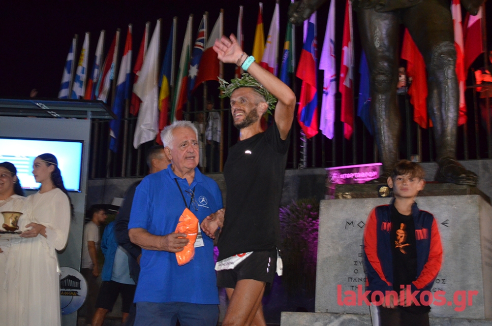 &Nu;&iota;&kappa;&eta;&tau;ή&sigmaf; (&kappa;&alpha;&iota;) &tau;&omicron;&upsilon; 42&omicron;&upsilon; &laquo;&Sigma;&pi;&alpha;&rho;&tau;ά&theta;&lambda;&omicron;&nu;&raquo; &omicron; &theta;&rho;&upsilon;&lambda;&iota;&kappa;ό&sigmaf; &Phi;ώ&tau;&eta;&sigmaf; &Zeta;&eta;&sigma;&iota;&mu;ό&pi;&omicron;&upsilon;&lambda;&omicron;&sigmaf; (&Beta;&Iota;&Nu;&Tau;&Epsilon;&Omicron;-&Phi;&Omega;&Tau;&Omicron;)