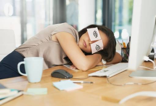 9 καθημερινές συνήθειες που μας αποβλακώνουν χωρίς να το καταλαβαίνουμε